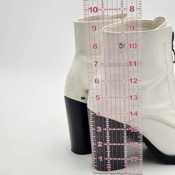 Simply Vera Faux Patent White Zipper Booties Size 8.5 - Picture 9 of 9